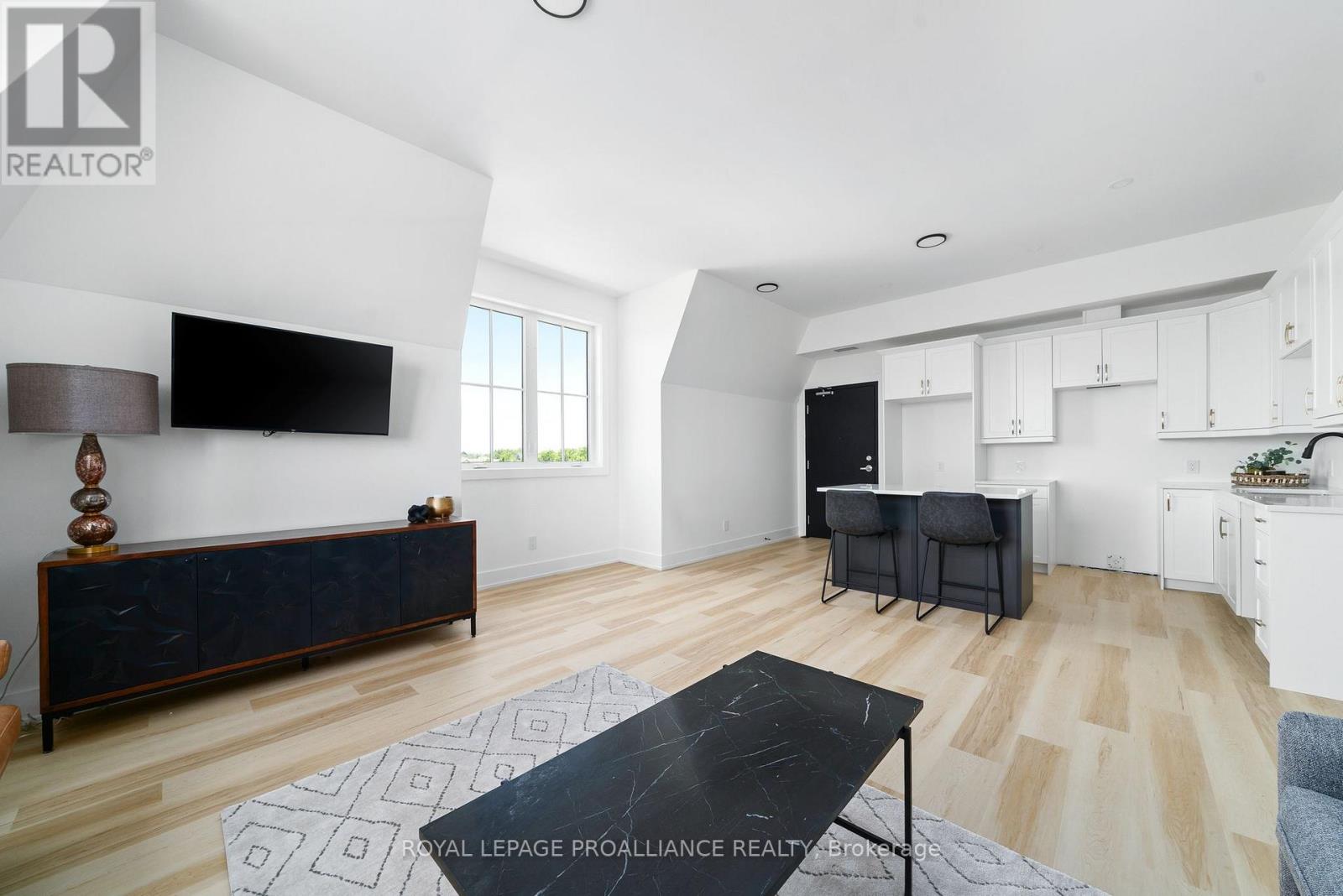 301 - 941 Charles Wilson Parkway, Cobourg, Ontario  K9A 0L2 - Photo 6 - X12378404