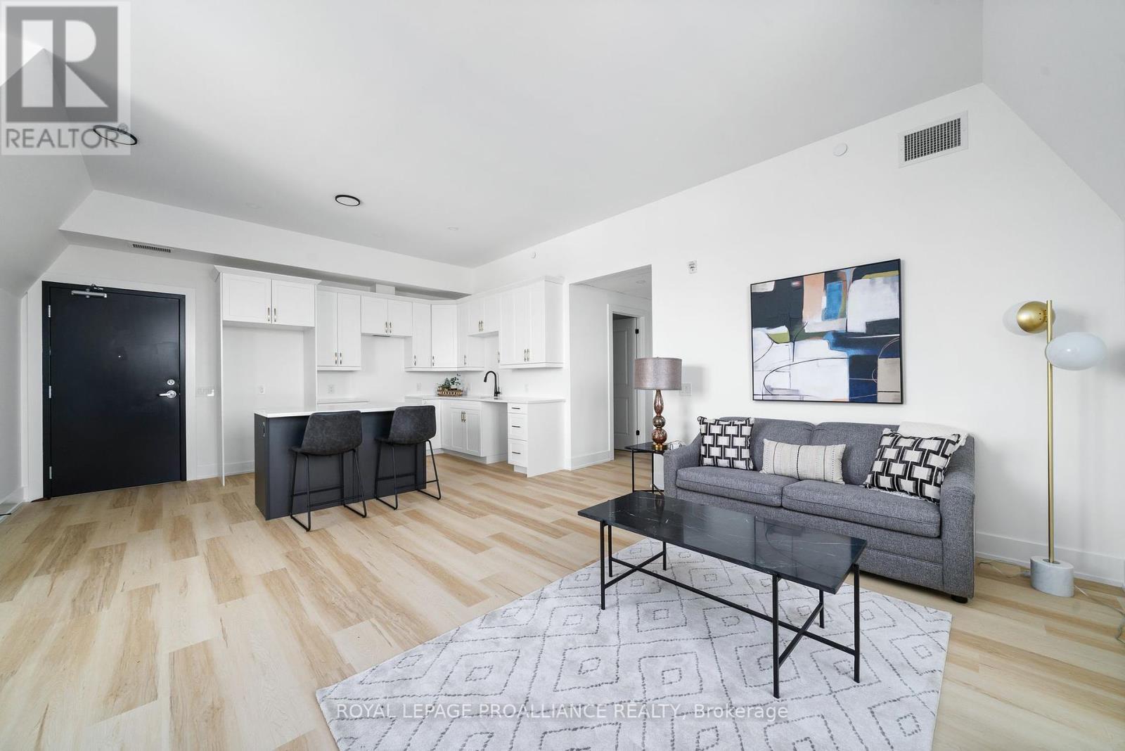 301 - 941 Charles Wilson Parkway, Cobourg, Ontario  K9A 0L2 - Photo 7 - X12378404