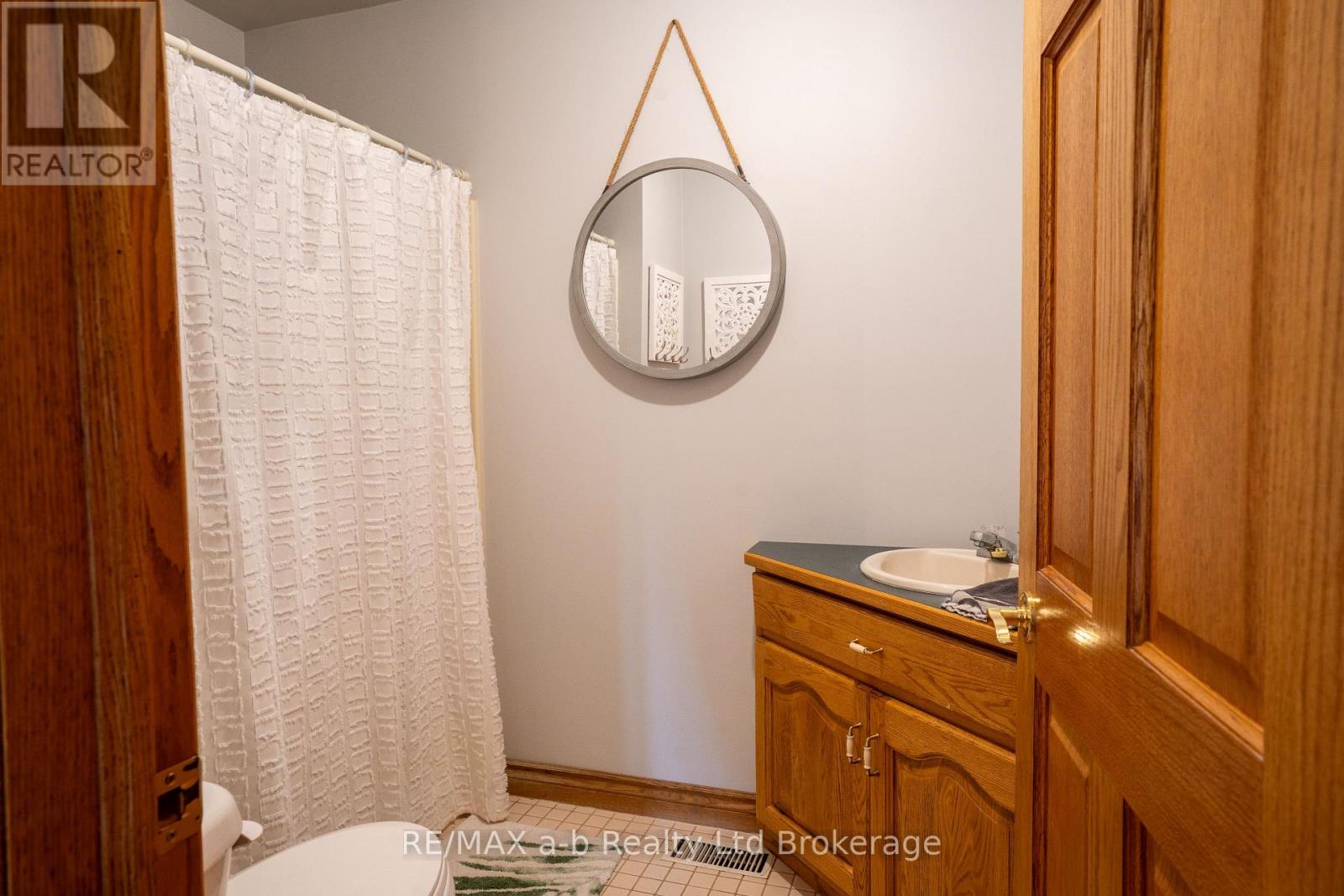 812213 Base Line, Norwich, Ontario  N0E 1H0 - Photo 25 - X12377811