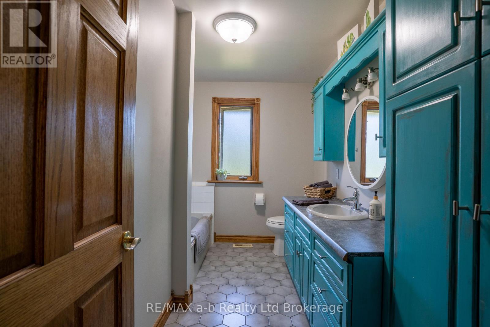 812213 Base Line, Norwich, Ontario  N0E 1H0 - Photo 29 - X12377811