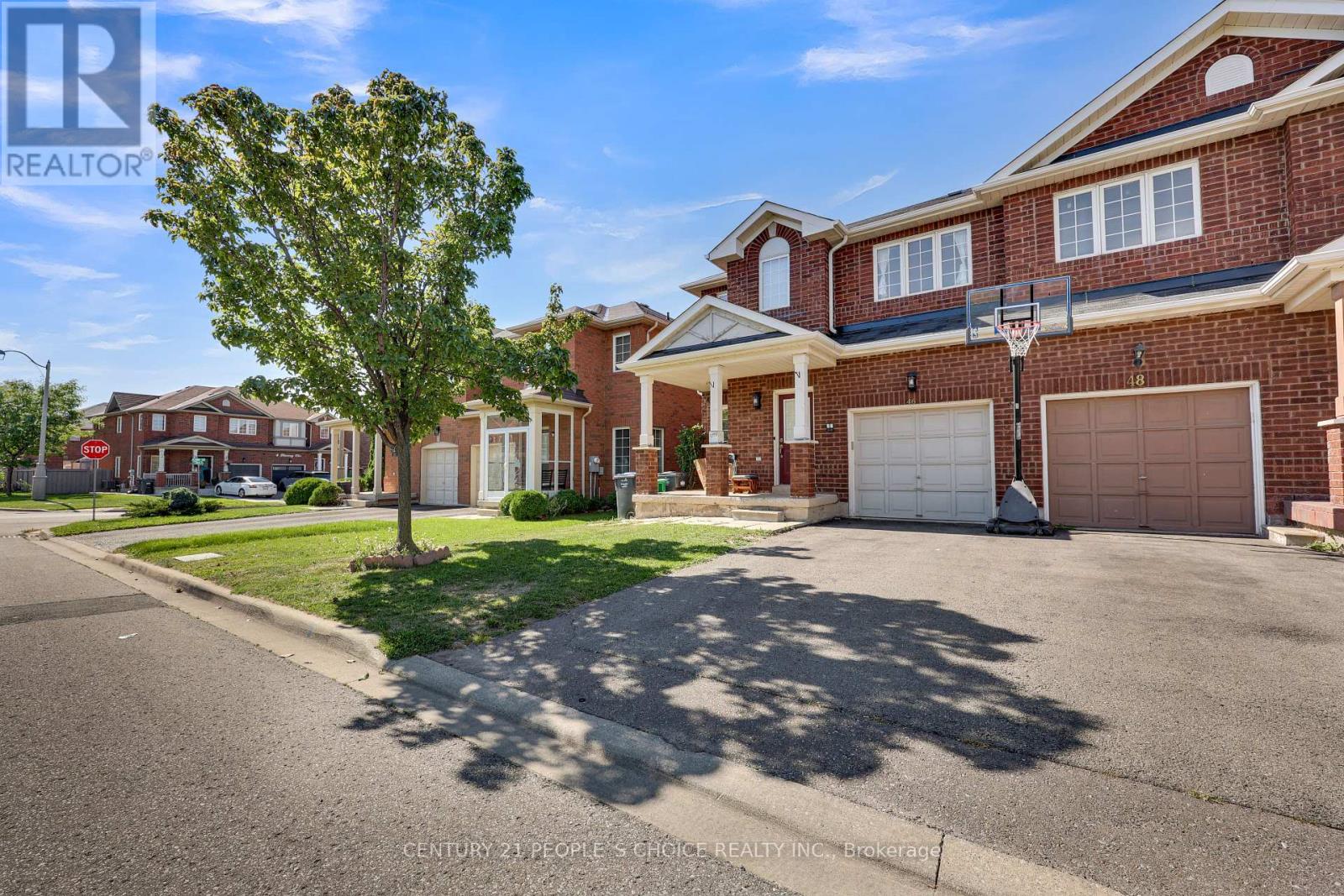 46 Commodore Drive, Brampton, Ontario  L6X 0S7 - Photo 2 - W12378208