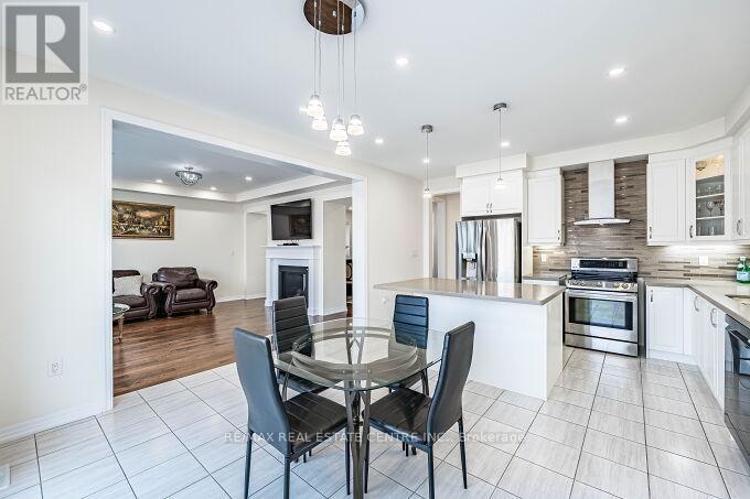323 Harold Dent Trail, Oakville, Ontario  L6M 1R3 - Photo 16 - W12378219