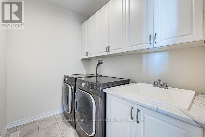 323 Harold Dent Trail, Oakville, Ontario  L6M 1R3 - Photo 28 - W12378219