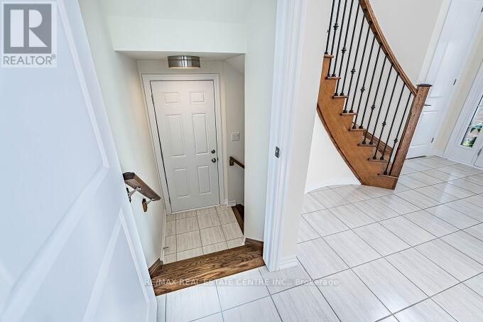 323 Harold Dent Trail, Oakville, Ontario  L6M 1R3 - Photo 37 - W12378219