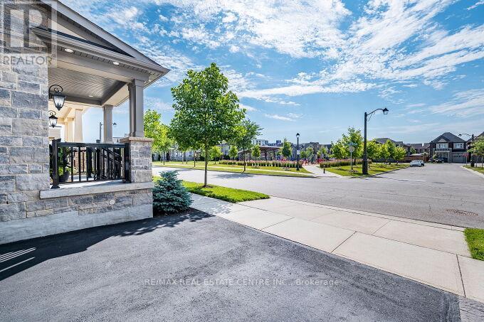 323 Harold Dent Trail, Oakville, Ontario  L6M 1R3 - Photo 4 - W12378219