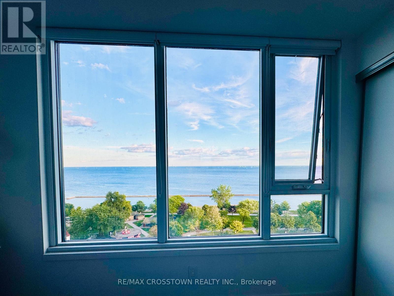 1207 - 1926 Lake Shore Drive W, Toronto, Ontario  M6S 1A1 - Photo 14 - W12378221