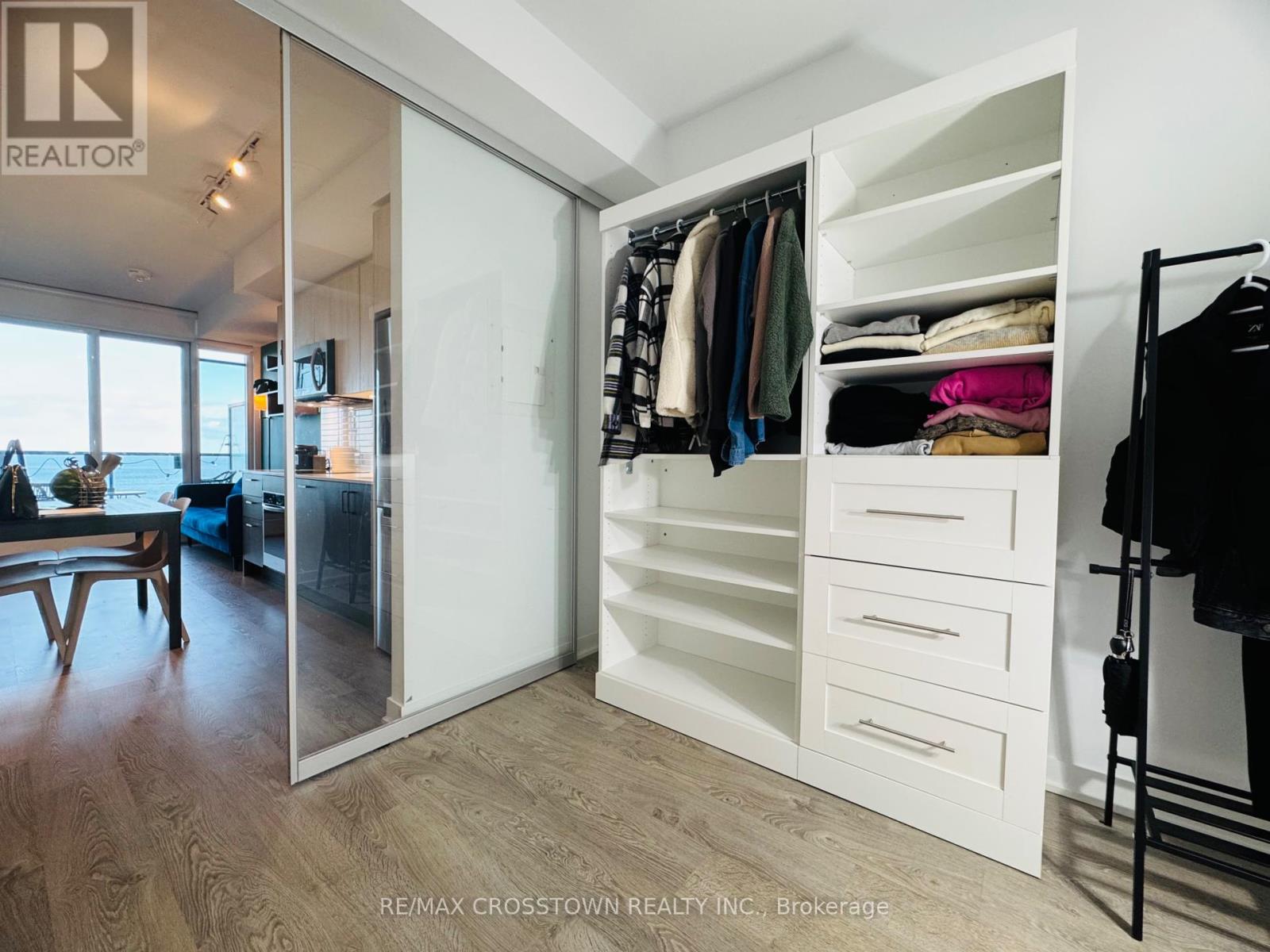 1207 - 1926 Lake Shore Drive W, Toronto, Ontario  M6S 1A1 - Photo 17 - W12378221