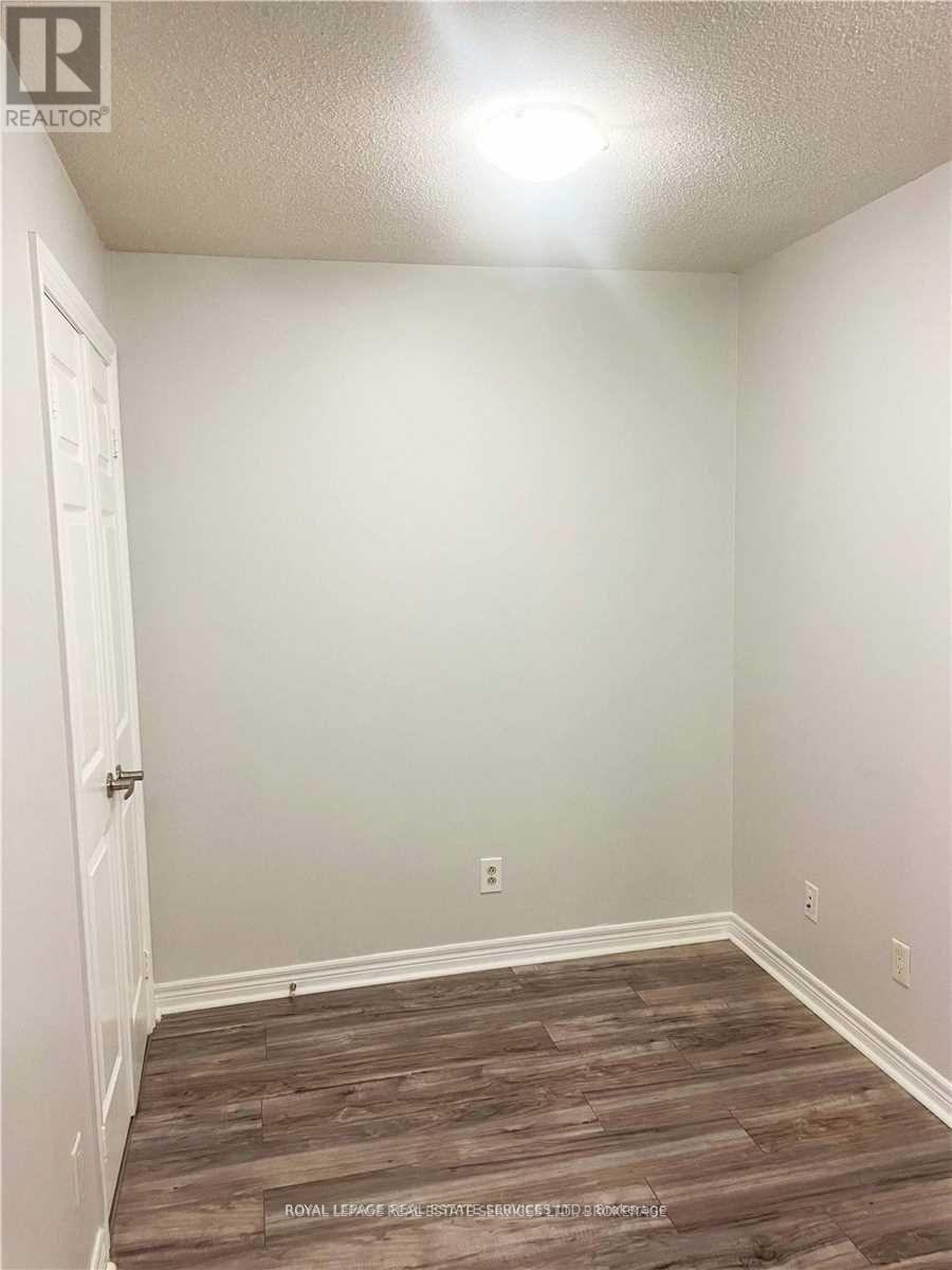 1910 - 310 Burnhamthorpe Road W, Mississauga, Ontario  L5B 4P9 - Photo 8 - W12378240