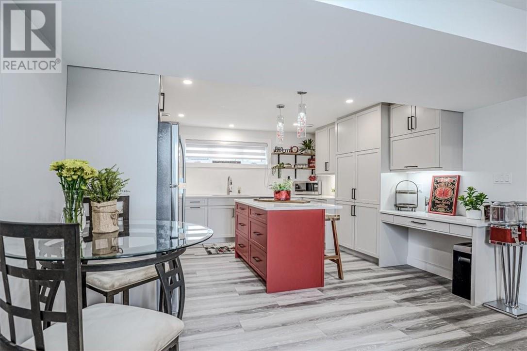 Property at 21 HEATHERGLEN Place image 4