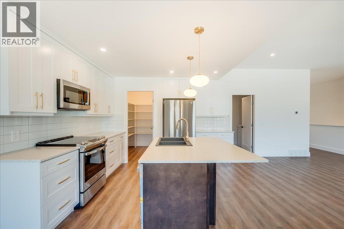 1509 Aspen Lane, Castlegar, British Columbia  V1N 4X8 - Photo 12 - 10346156