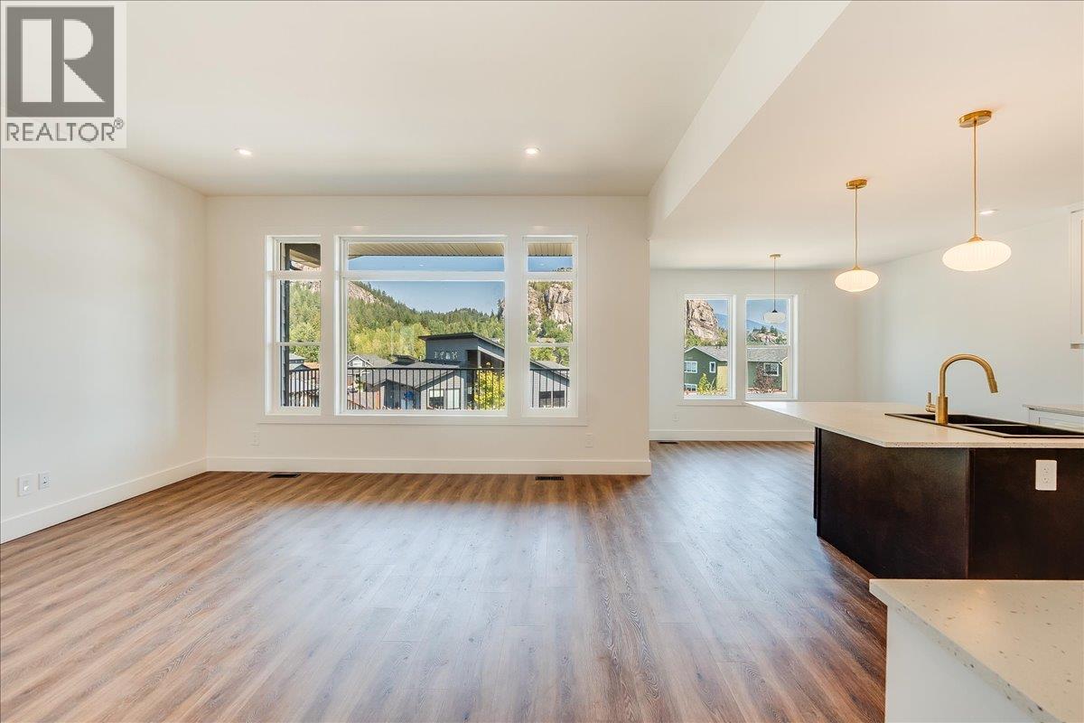 1509 Aspen Lane, Castlegar, British Columbia  V1N 4X8 - Photo 8 - 10346156