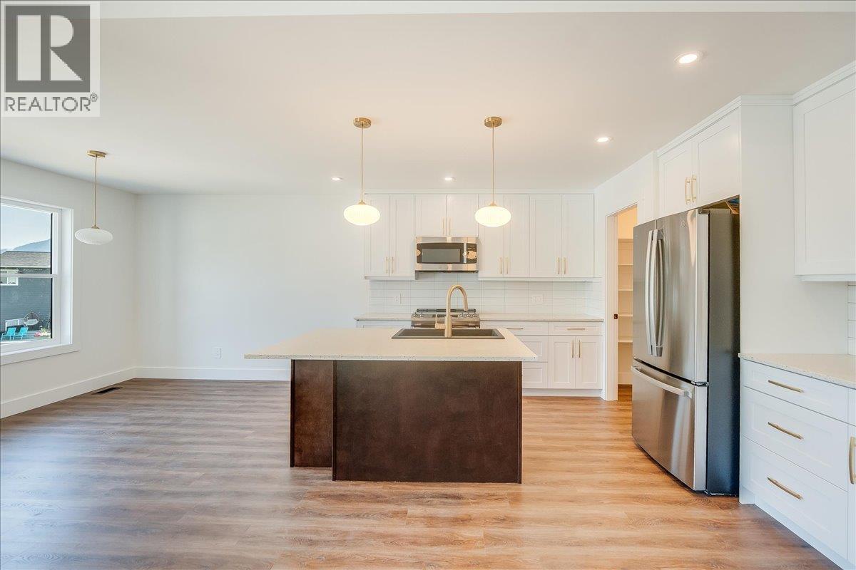 1509 Aspen Lane, Castlegar, British Columbia  V1N 4X8 - Photo 9 - 10346156