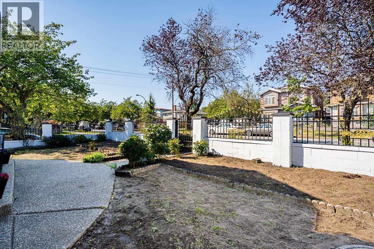 1306 E 60 Avenue, Vancouver, British Columbia  V5X 2A9 - Photo 3 - R3042552