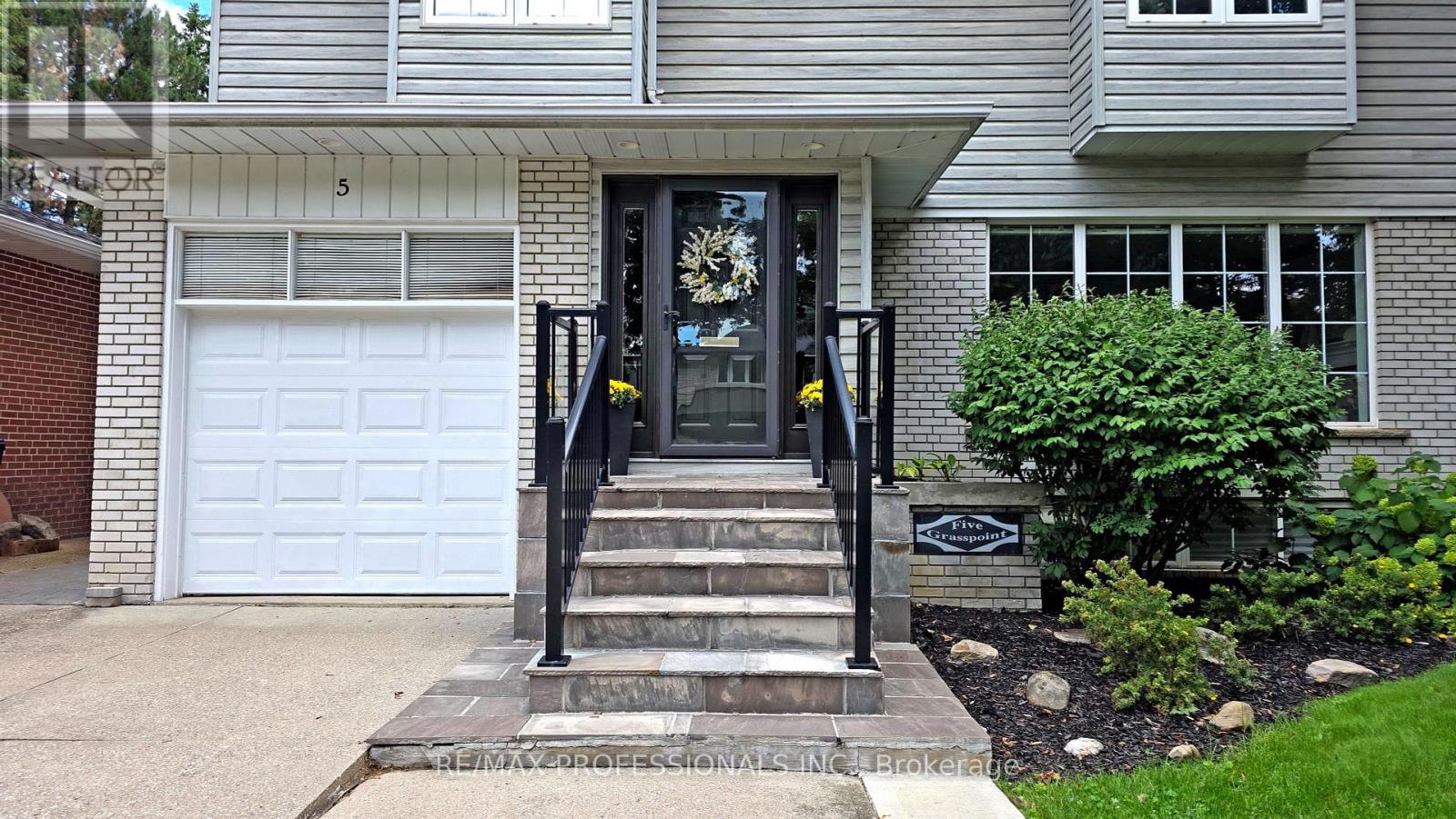 Property at 5 GRASSPOINT CRESCENT image 4