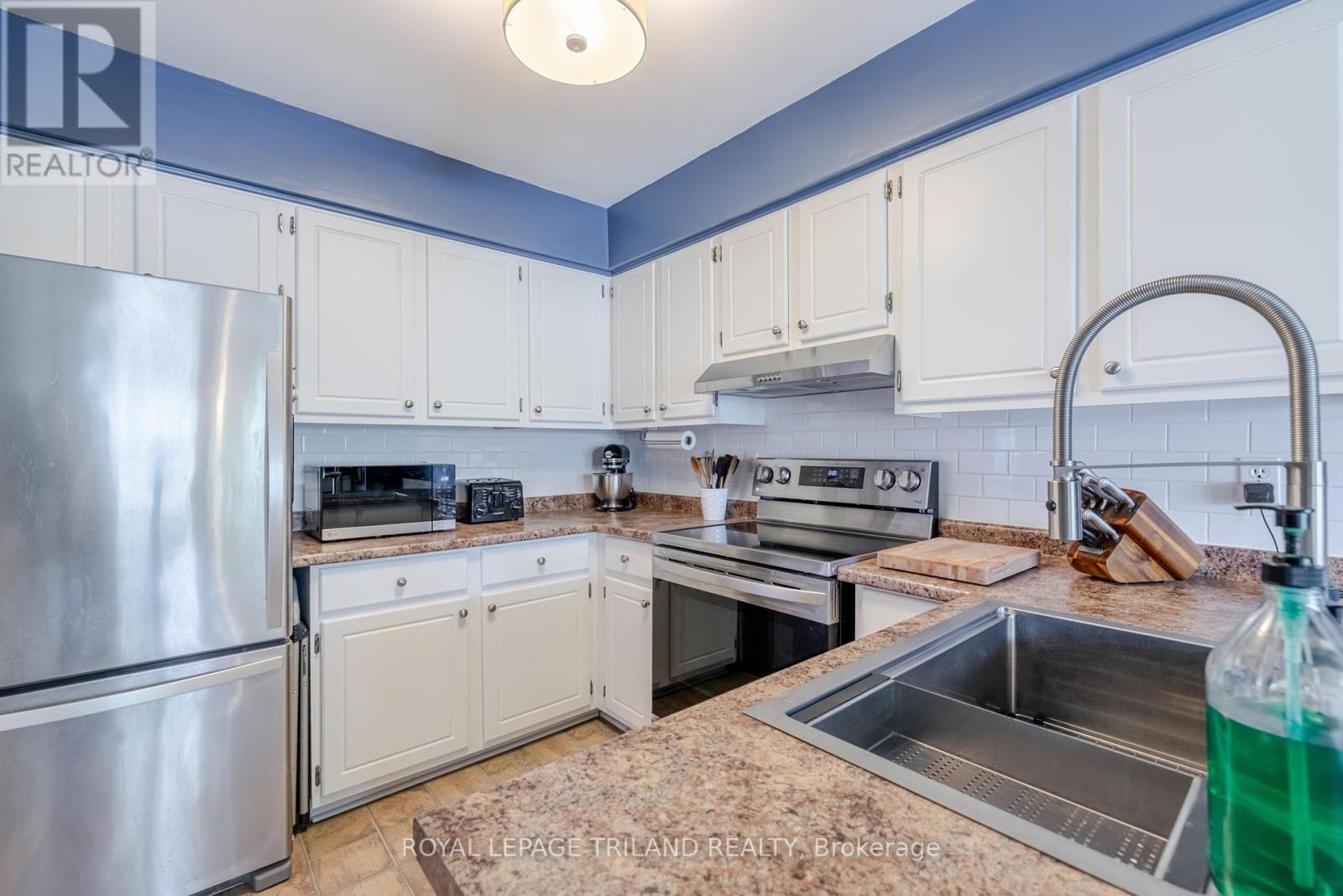 147 Gerald Crescent, London South, Ontario  N5Z 5A3 - Photo 8 - X12378467