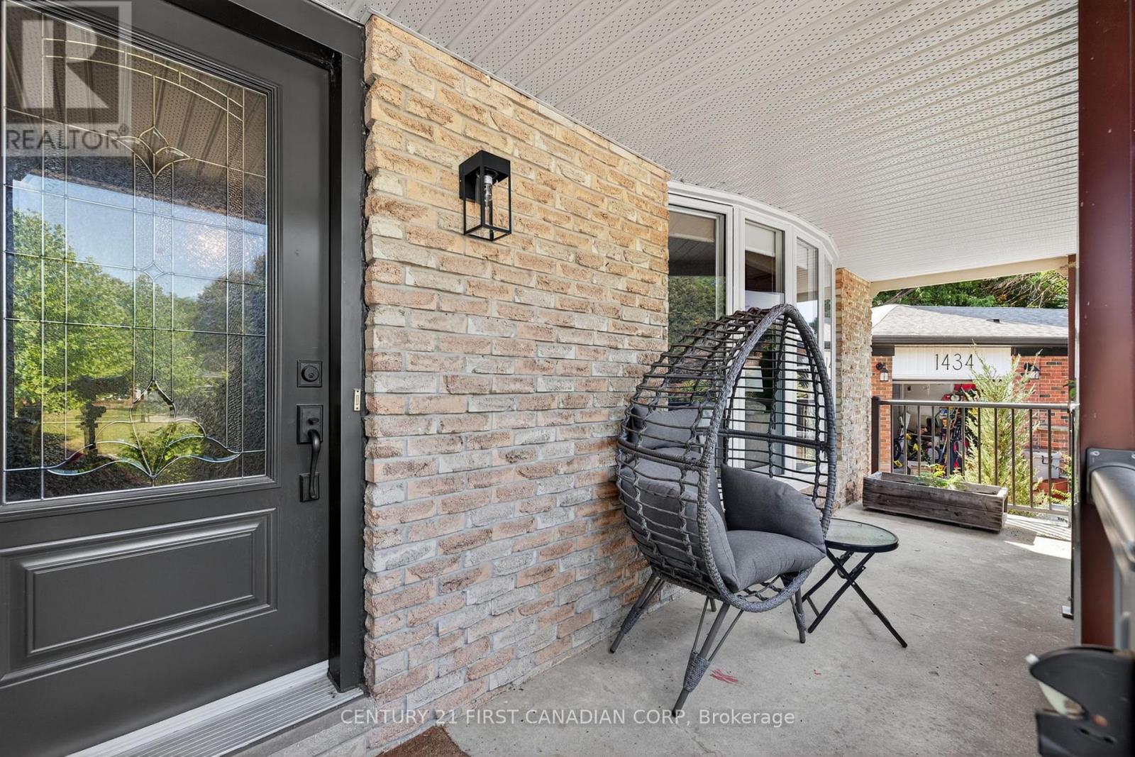 1432 Norman Place, London South (South B), Ontario  N6K 2S7 - Photo 3 - X12378499