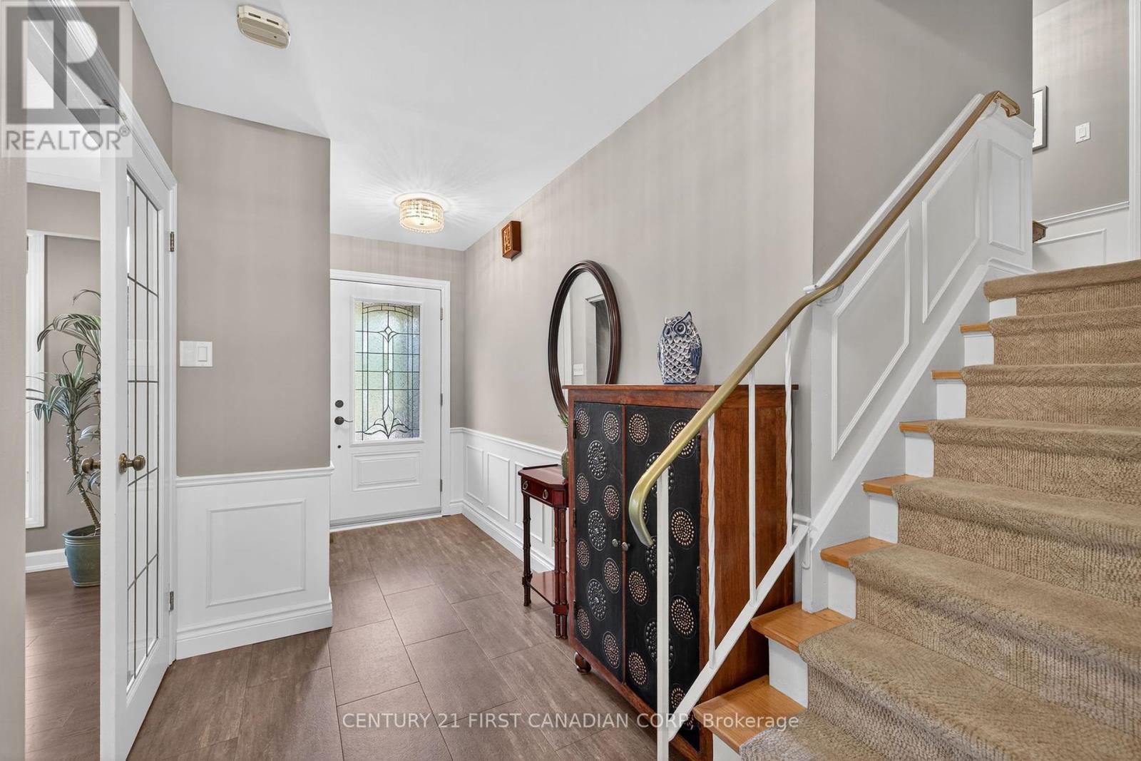 1432 Norman Place, London South (South B), Ontario  N6K 2S7 - Photo 4 - X12378499