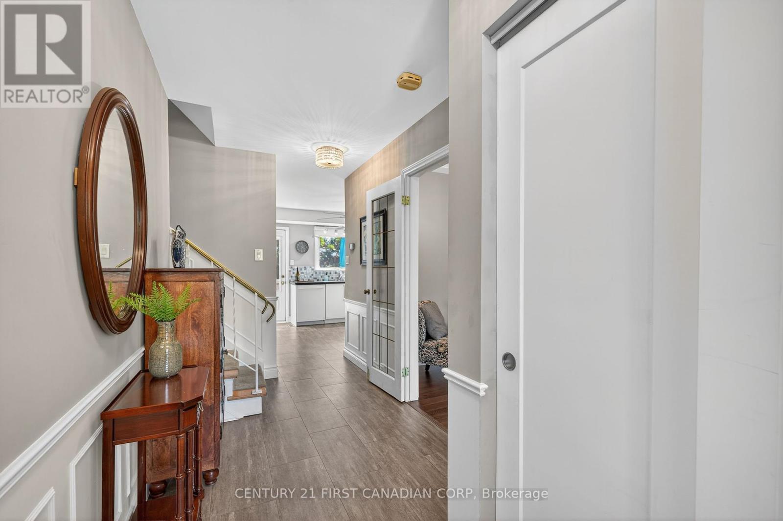1432 Norman Place, London South (South B), Ontario  N6K 2S7 - Photo 5 - X12378499