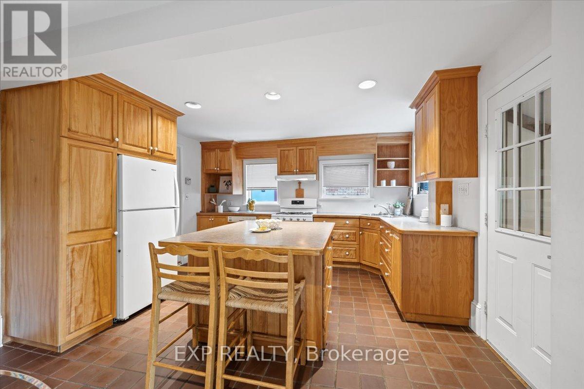 107 Stanley Avenue, Ottawa, Ontario  K1M 1N8 - Photo 10 - X12378481