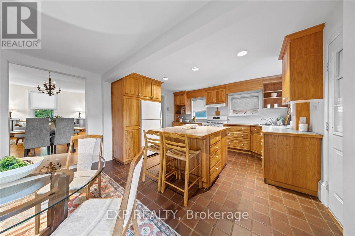 107 Stanley Avenue, Ottawa, Ontario  K1M 1N8 - Photo 11 - X12378481