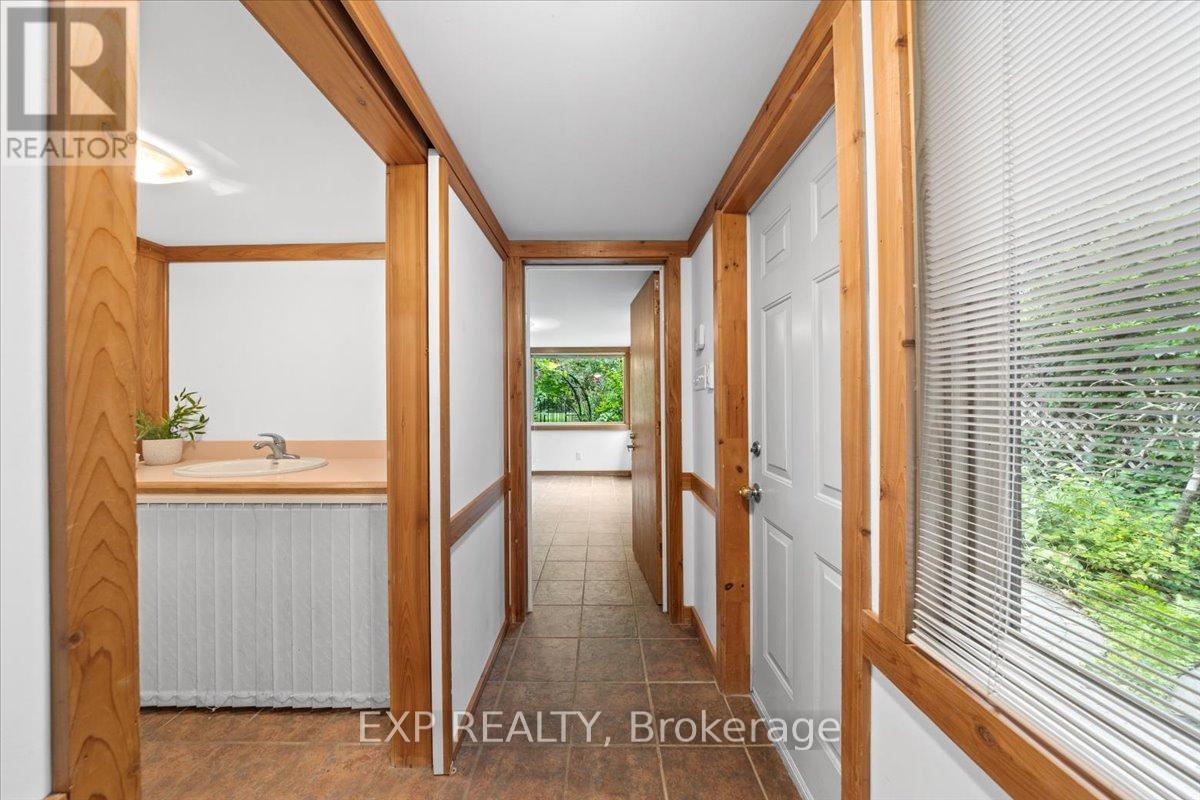 107 Stanley Avenue, Ottawa, Ontario  K1M 1N8 - Photo 24 - X12378481