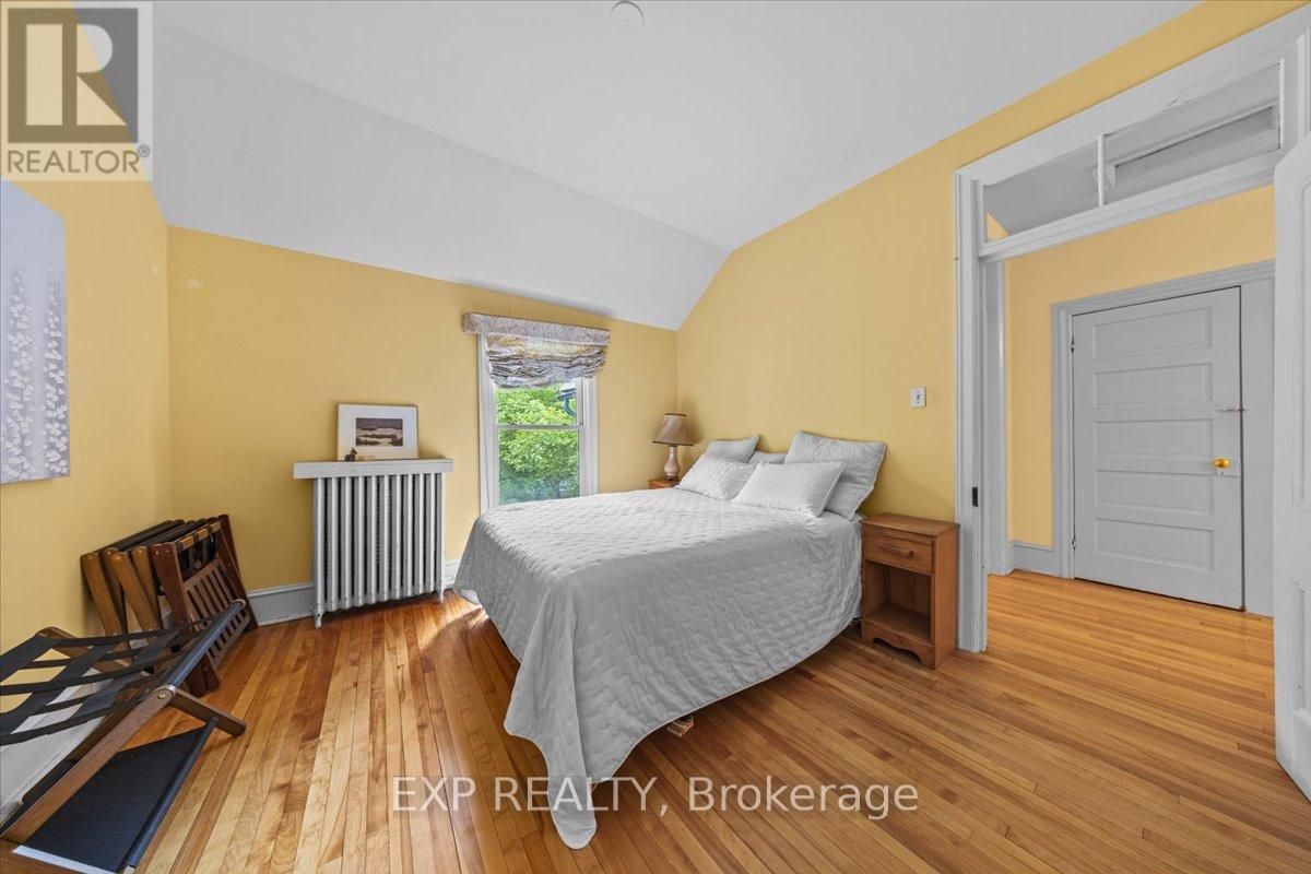 107 Stanley Avenue, Ottawa, Ontario  K1M 1N8 - Photo 39 - X12378481
