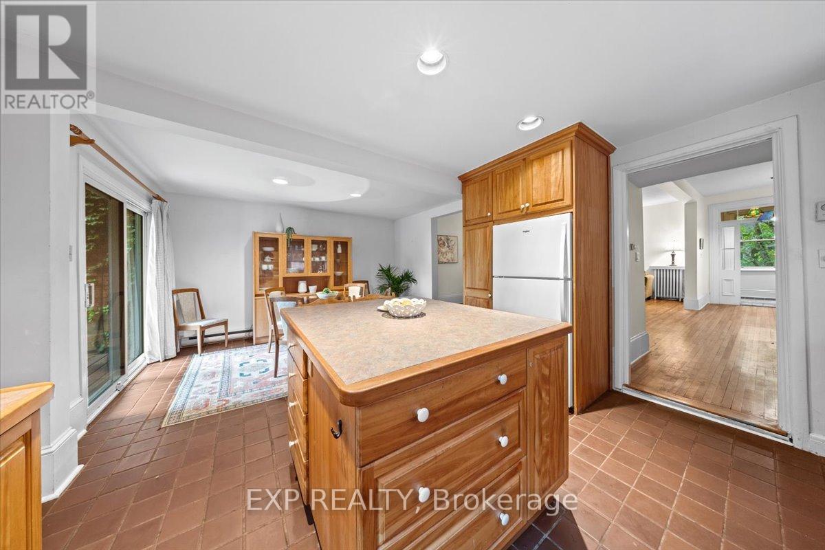 107 Stanley Avenue, Ottawa, Ontario  K1M 1N8 - Photo 8 - X12378481