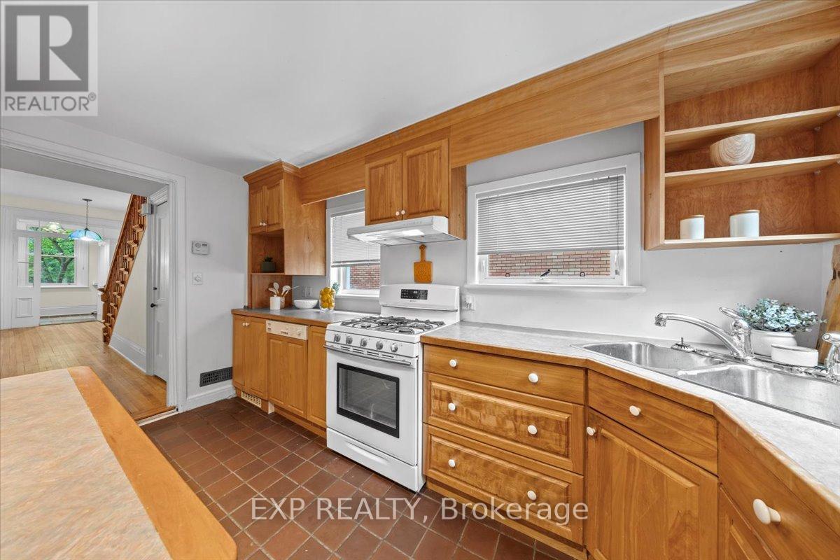 107 Stanley Avenue, Ottawa, Ontario  K1M 1N8 - Photo 9 - X12378481