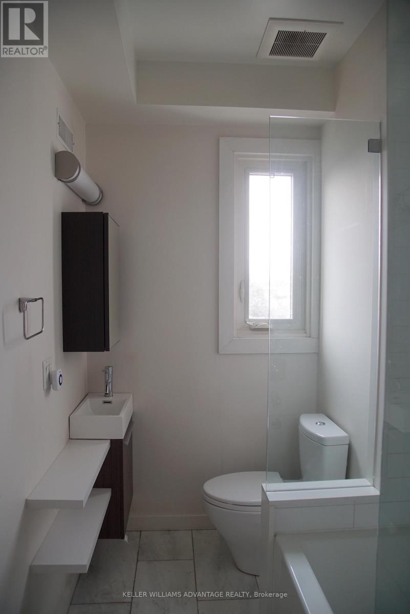 3rd Flr - 134 Ossington Avenue, Toronto, Ontario  M6J 2Z5 - Photo 12 - C12378422