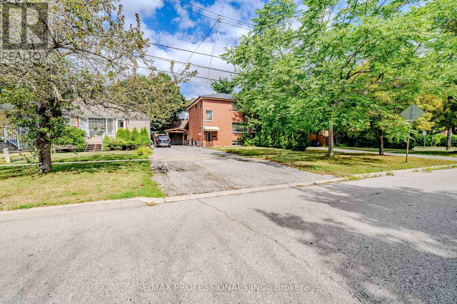 72 Painted Post Drive, Toronto (Woburn), Ontario  M1H 1T2 - Photo 1 - E12378424