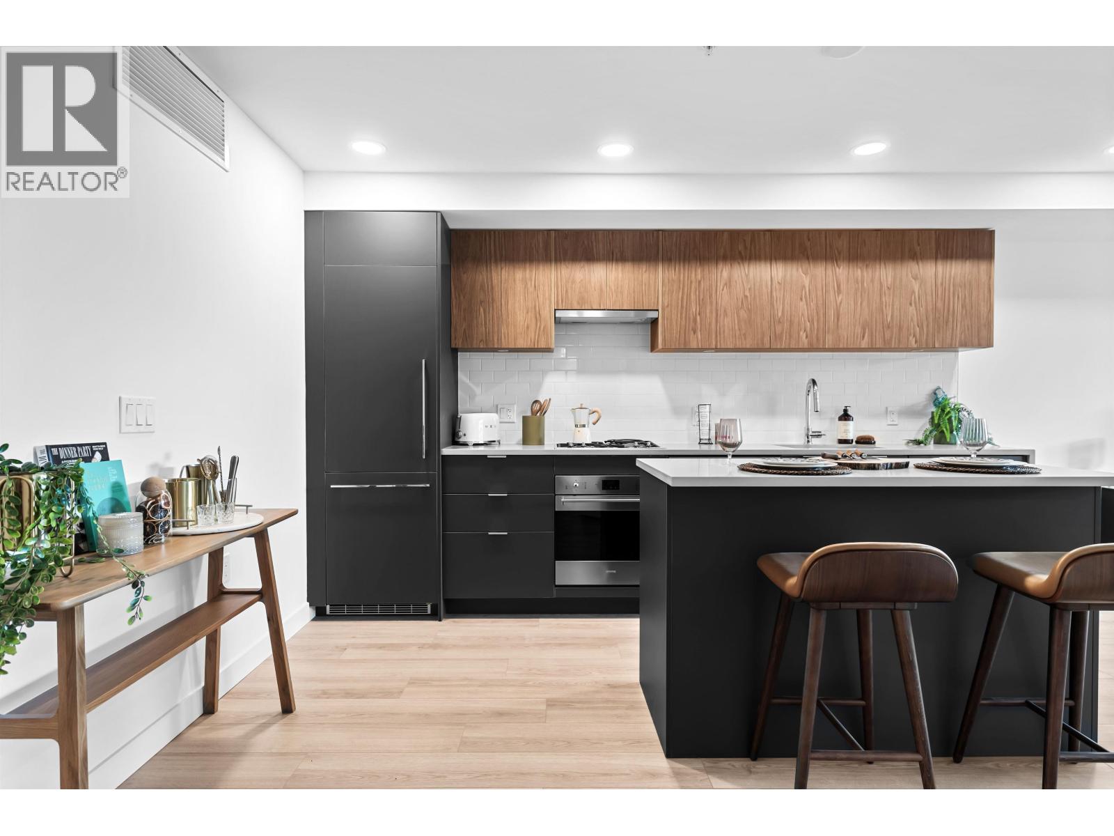 307 2419 GRANT STREET, Vancouver, British Columbia