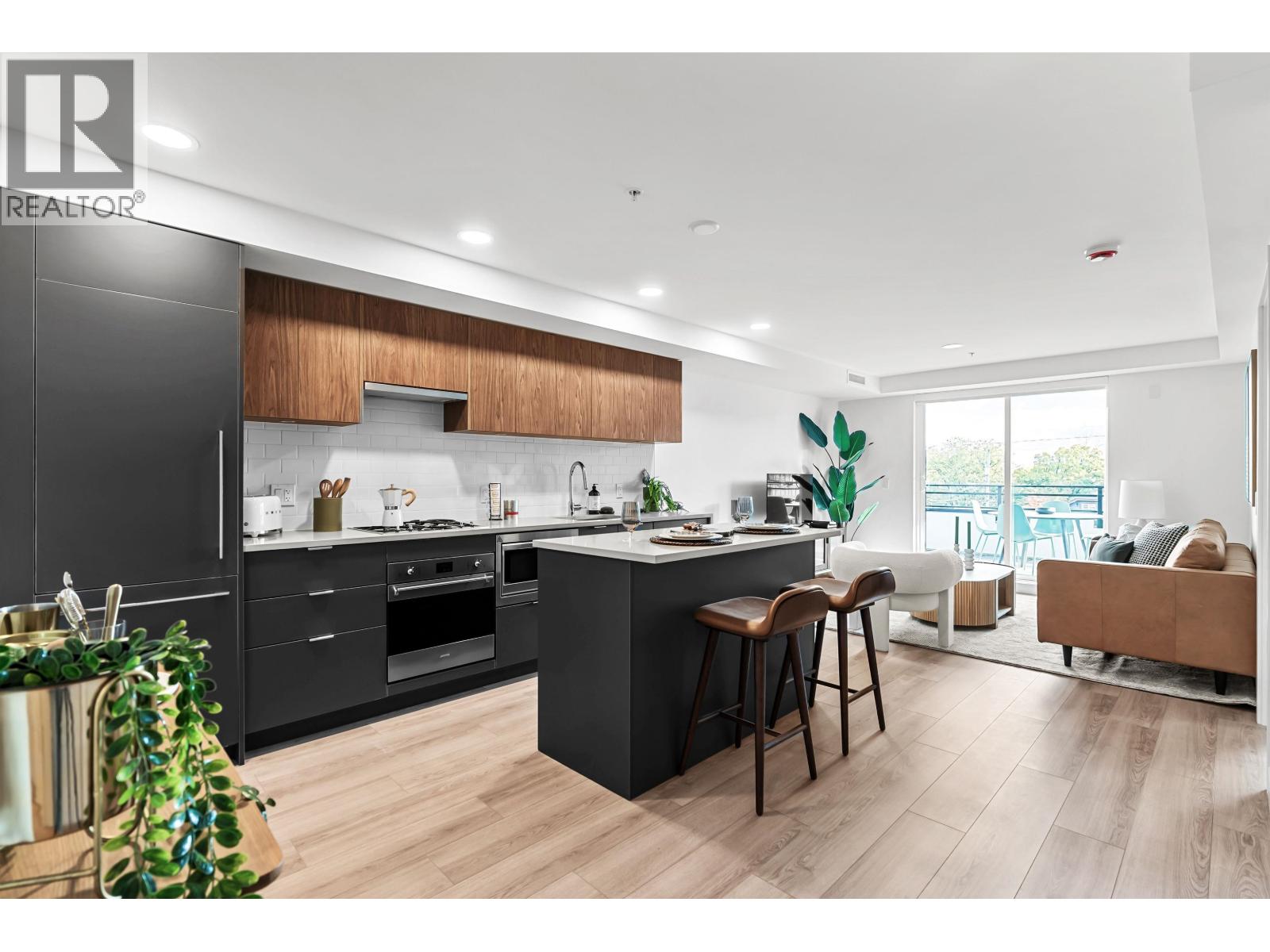 307 2419 Grant Street, Vancouver, British Columbia  V5K 3G5 - Photo 3 - R3043064