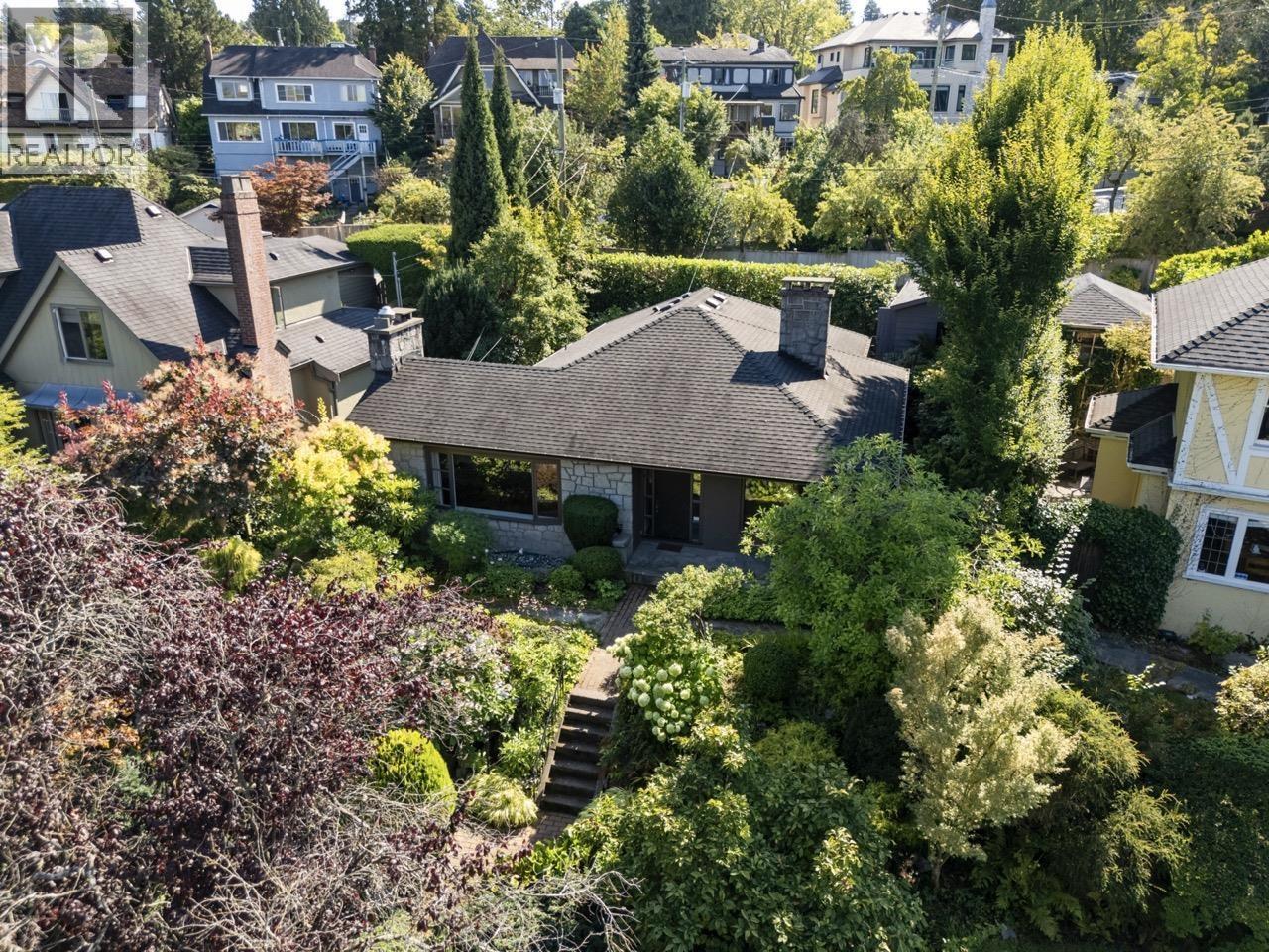 2533 Wallace Crescent, Vancouver, British Columbia  V6R 3V3 - Photo 2 - R3043049