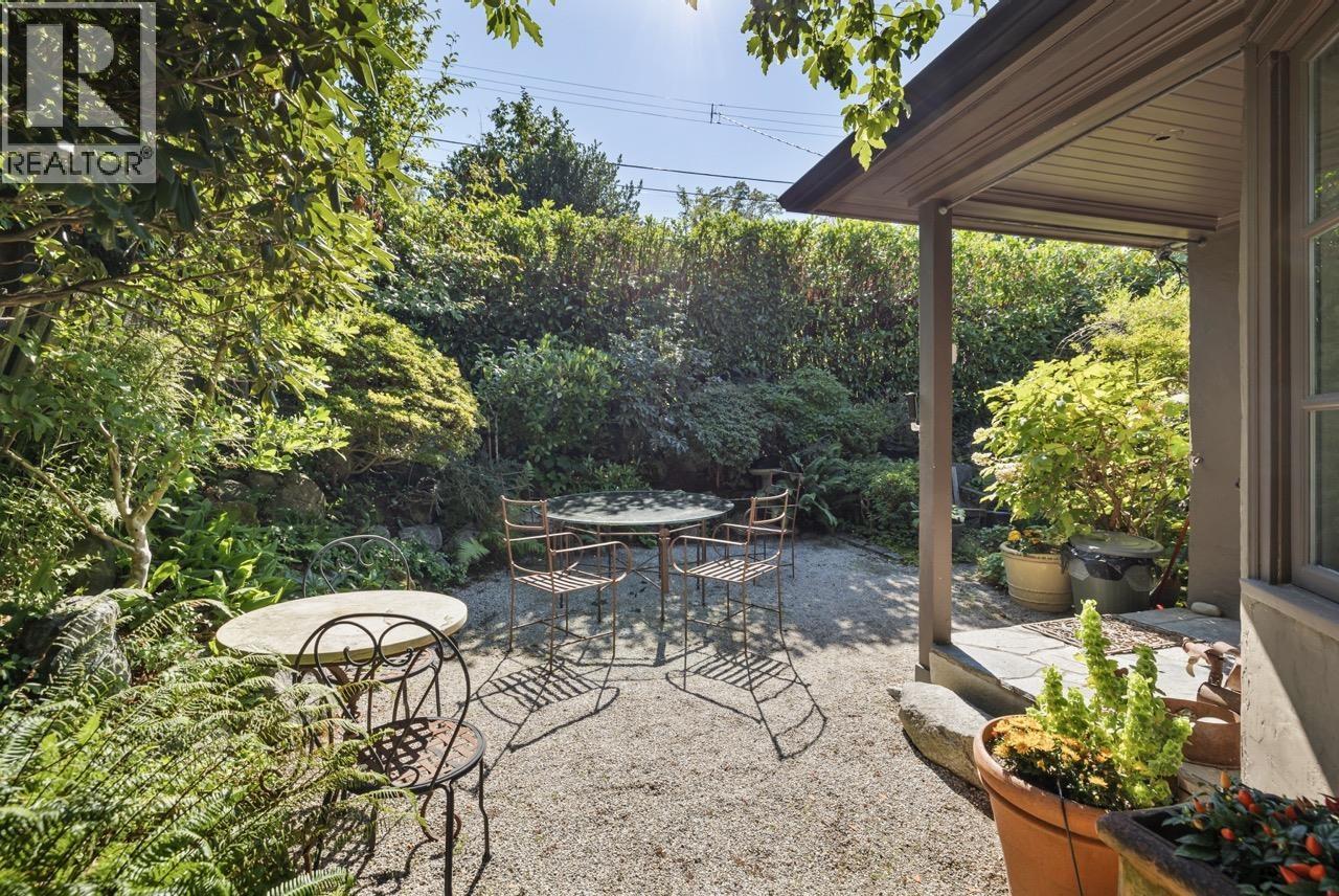 2533 Wallace Crescent, Vancouver, British Columbia  V6R 3V3 - Photo 3 - R3043049