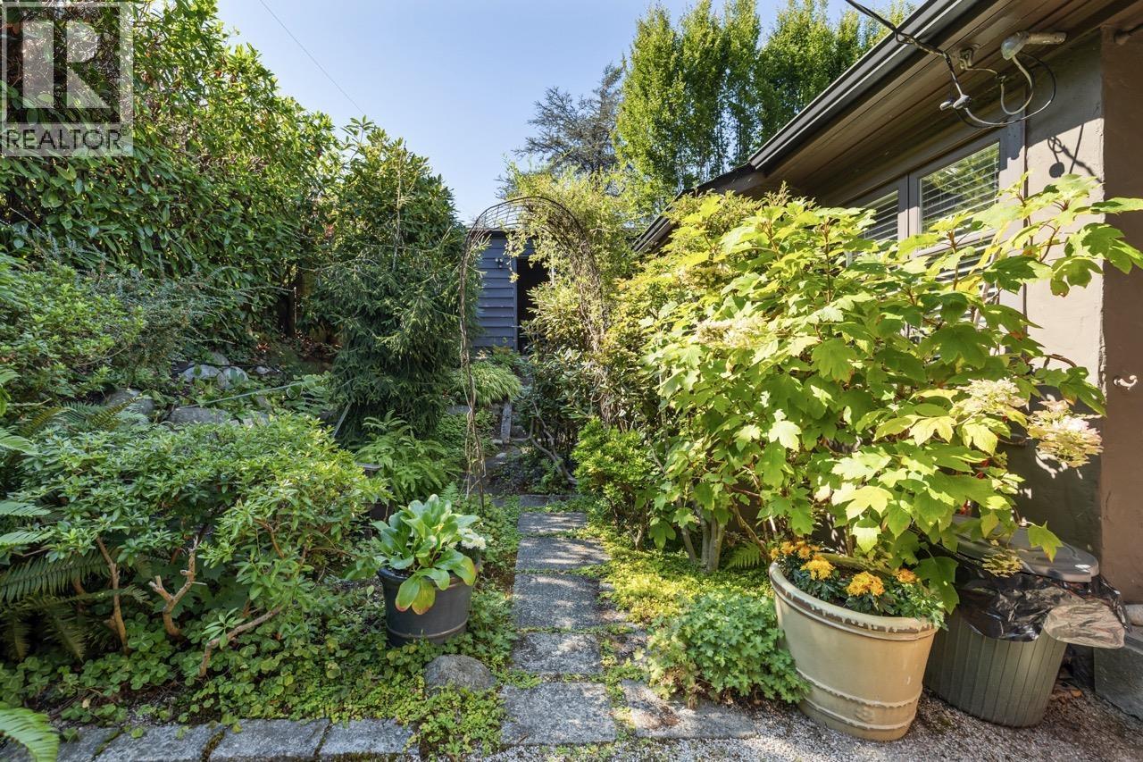 2533 Wallace Crescent, Vancouver, British Columbia  V6R 3V3 - Photo 31 - R3043049