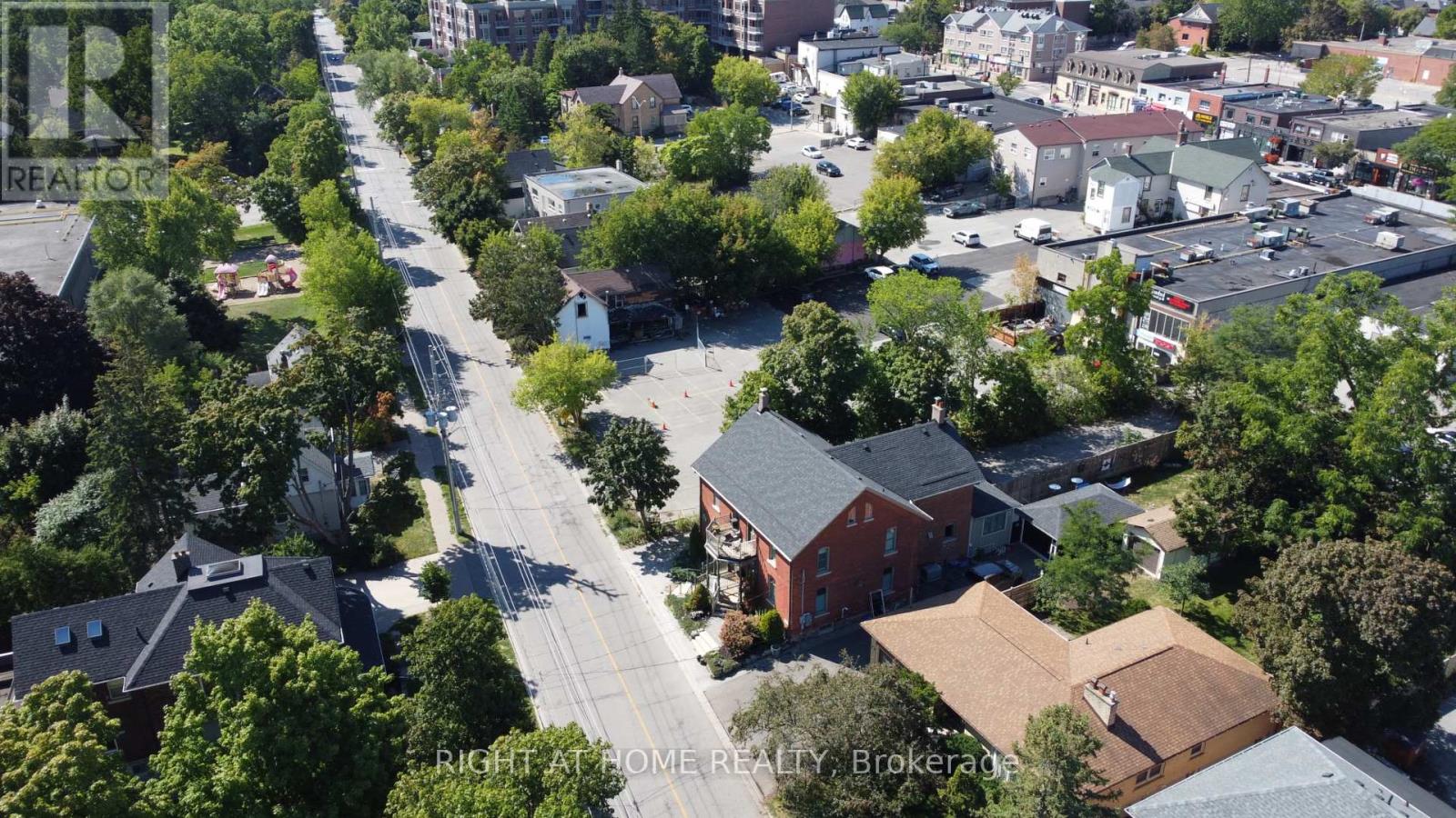 5 - 4 Church Street S, Richmond Hill, Ontario  L4C 1W2 - Photo 2 - N12378273