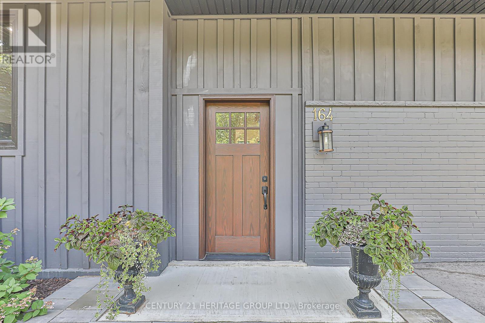 164 Park Avenue, Newmarket, Ontario  L3Y 1V1 - Photo 3 - N12378330