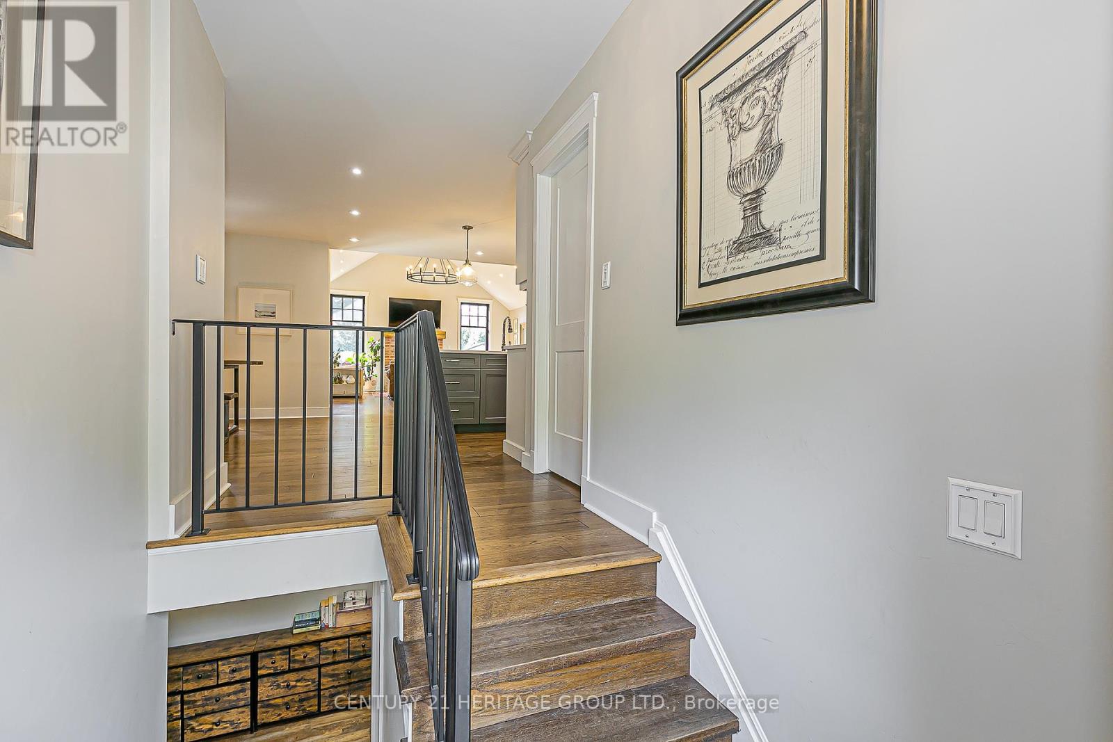 164 Park Avenue, Newmarket, Ontario  L3Y 1V1 - Photo 4 - N12378330