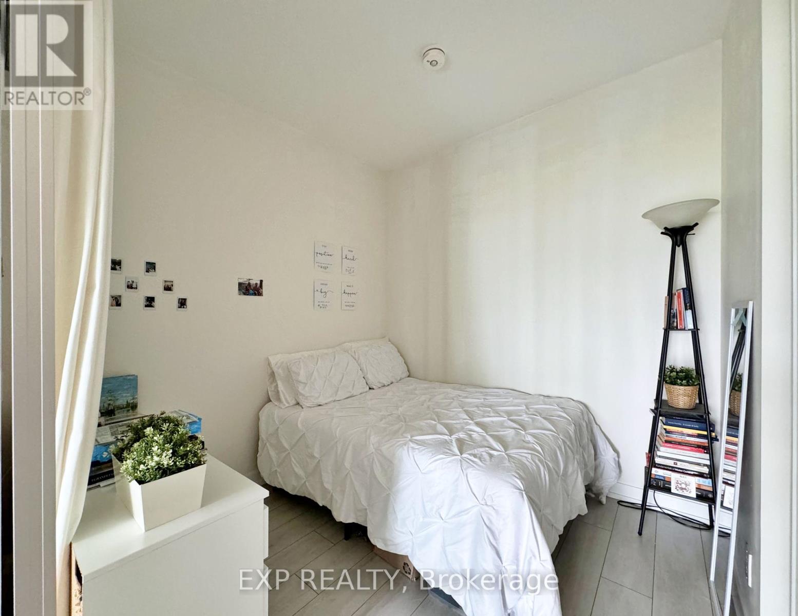 1005 - 898 Portage Parkway, Vaughan, Ontario  L4K 0J6 - Photo 11 - N12378387