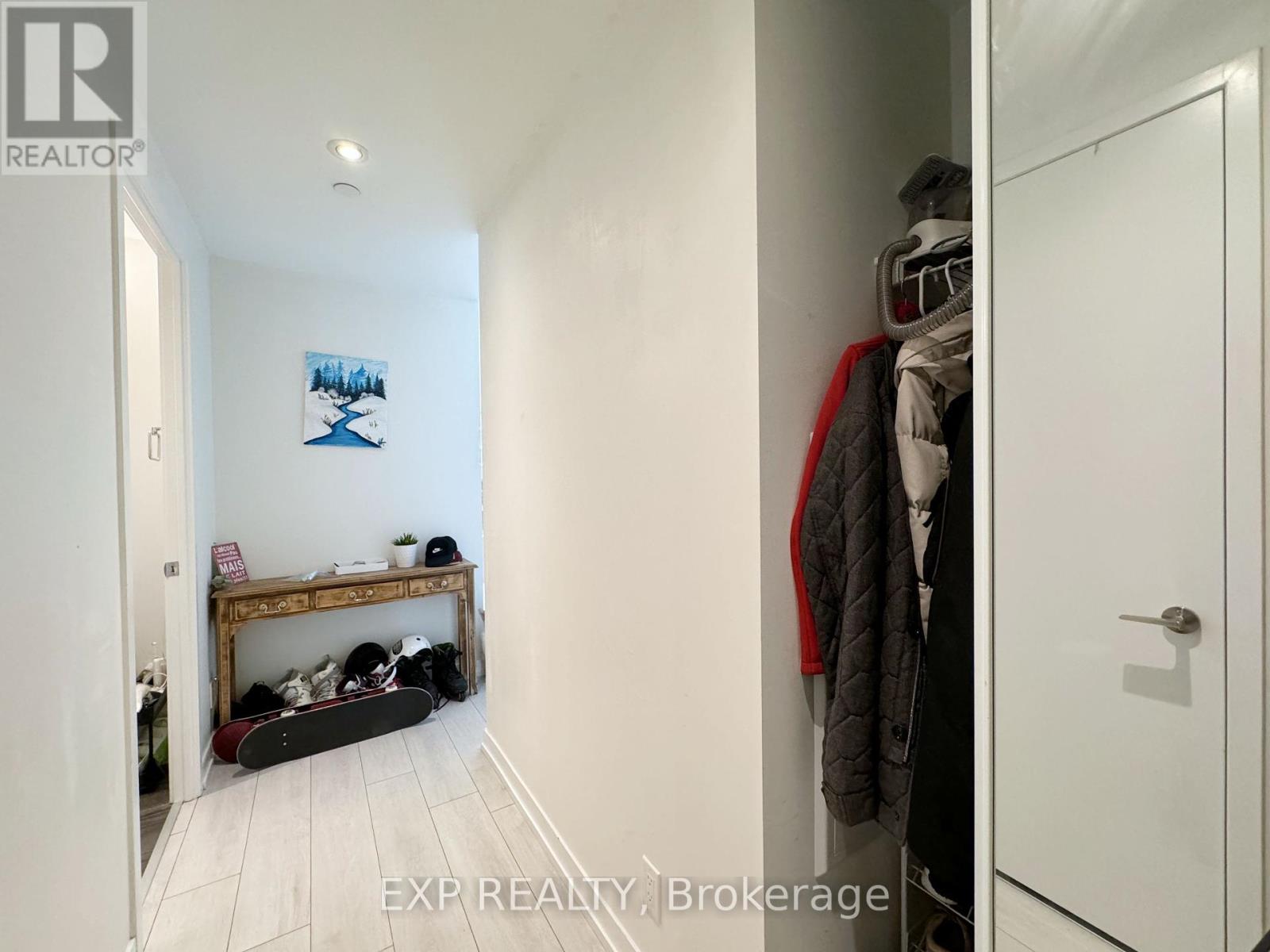 1005 - 898 Portage Parkway, Vaughan, Ontario  L4K 0J6 - Photo 13 - N12378387
