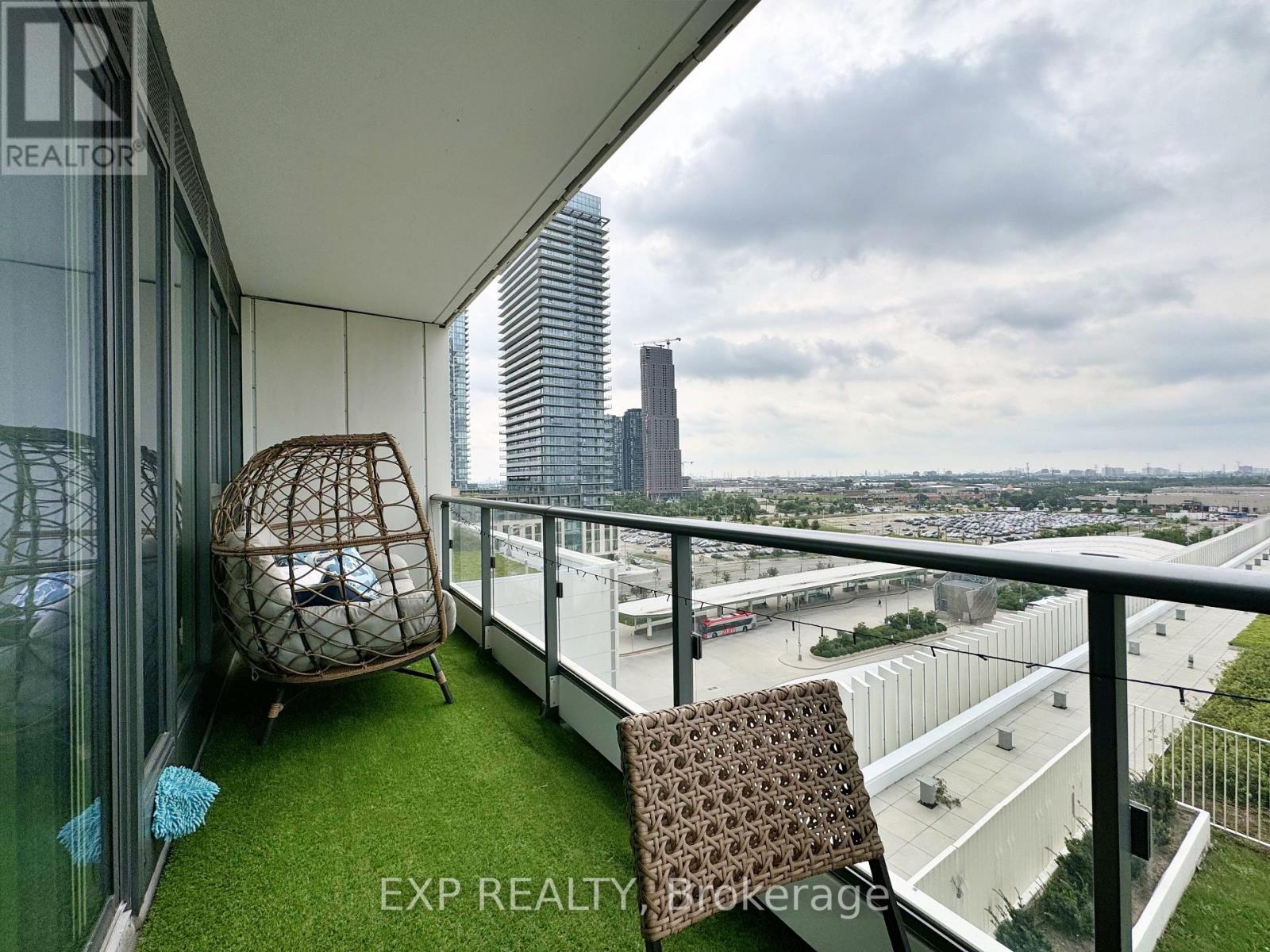 1005 - 898 Portage Parkway, Vaughan, Ontario  L4K 0J6 - Photo 6 - N12378387