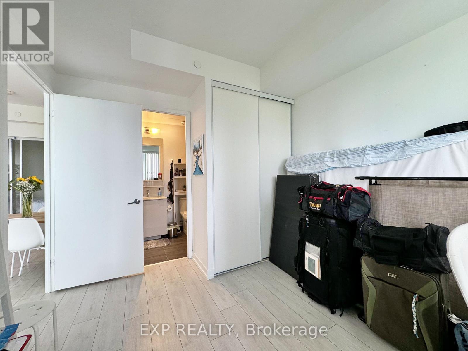 1005 - 898 Portage Parkway, Vaughan, Ontario  L4K 0J6 - Photo 9 - N12378387