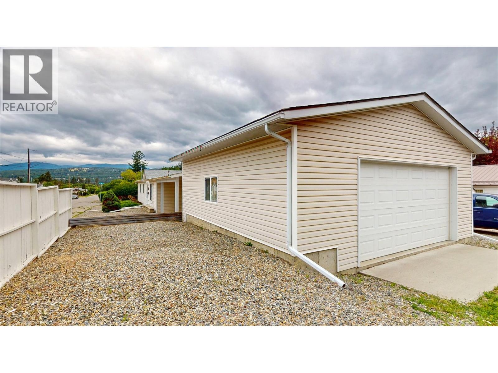 414 8th Avenue S, Cranbrook, British Columbia  V1C 2L2 - Photo 4 - 10361508