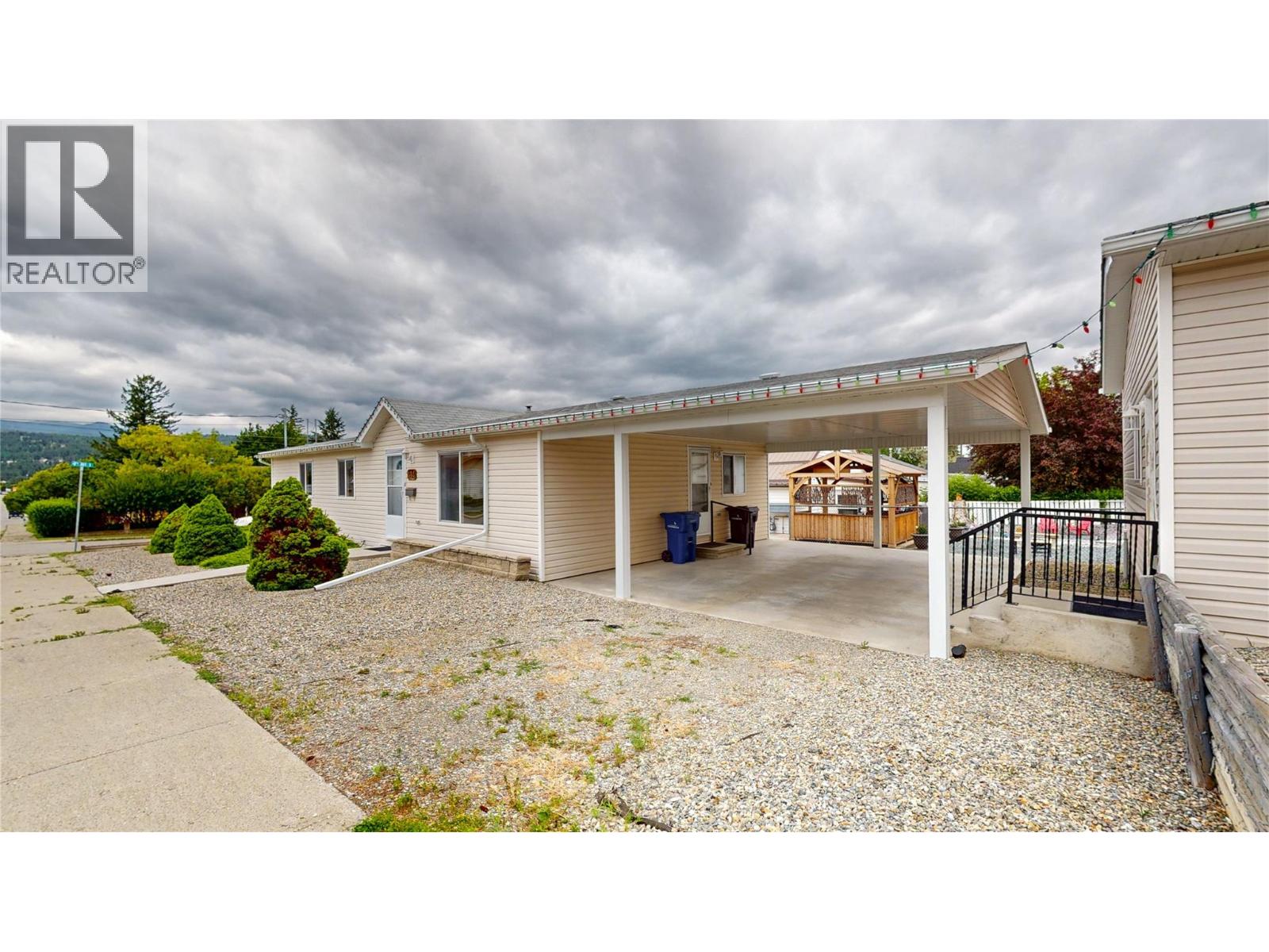 414 8th Avenue S, Cranbrook, British Columbia  V1C 2L2 - Photo 1 - 10361508