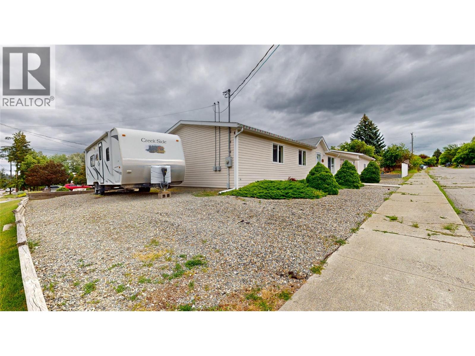 414 8th Avenue S, Cranbrook, British Columbia  V1C 2L2 - Photo 2 - 10361508