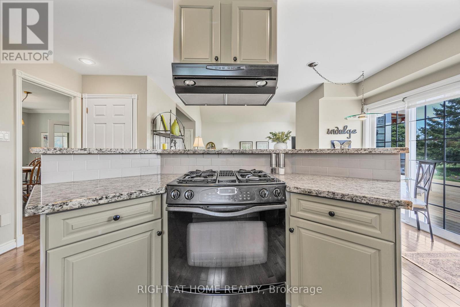 57 Highland Drive, Oro-Medonte, Ontario  L0L 2L0 - Photo 8 - S12378311