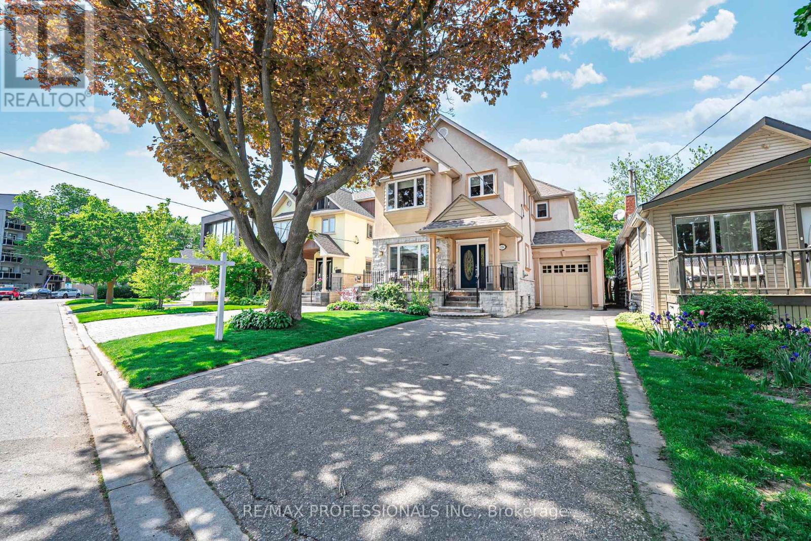 Property at 116 LAKE SHORE DRIVE image 2