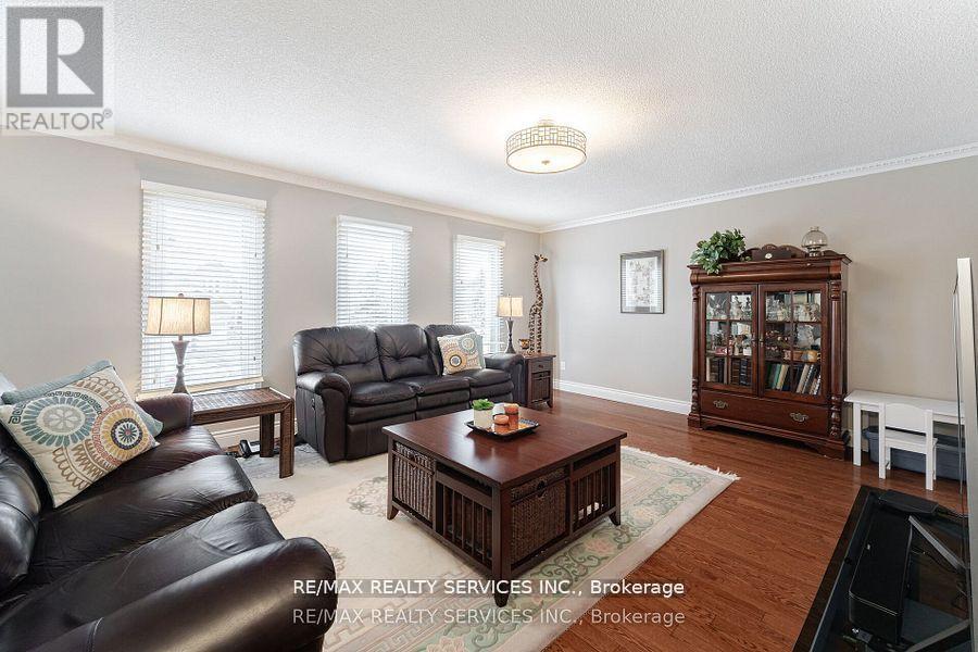 41 Christie Drive, Brampton, Ontario  L6Z 3J6 - Photo 25 - W12378319