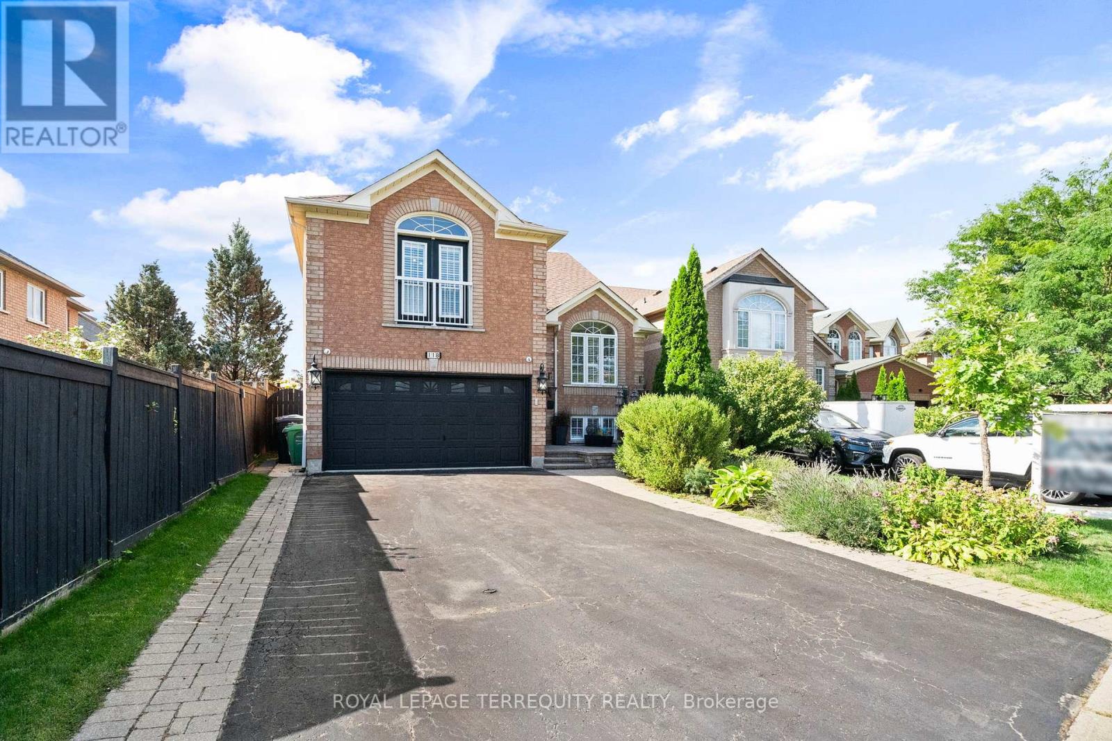 118 Van Scott Drive, Brampton, Ontario  L7A 1N4 - Photo 2 - W12378406