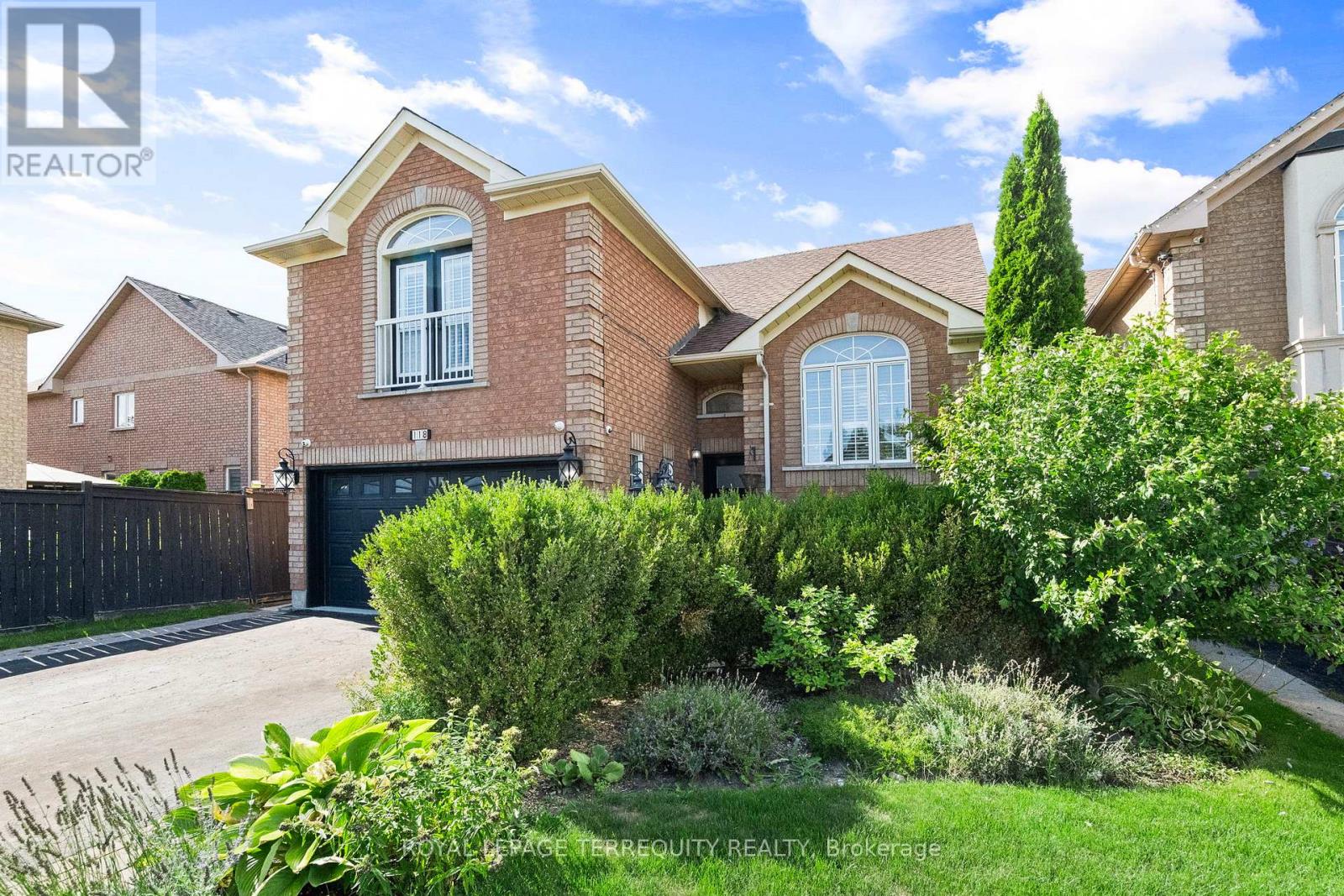 118 Van Scott Drive, Brampton, Ontario  L7A 1N4 - Photo 3 - W12378406